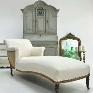 French antique daybed