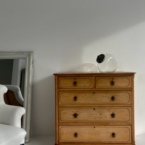 Victorian chest of drawers 