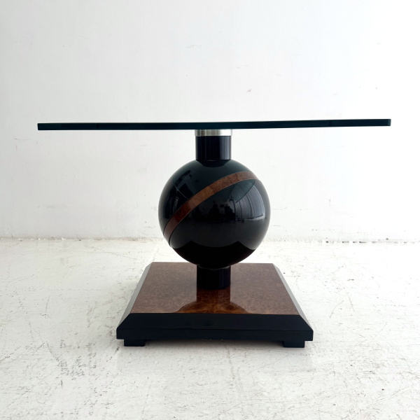 A 1980s Elm burr and high gloss Italian side table  image