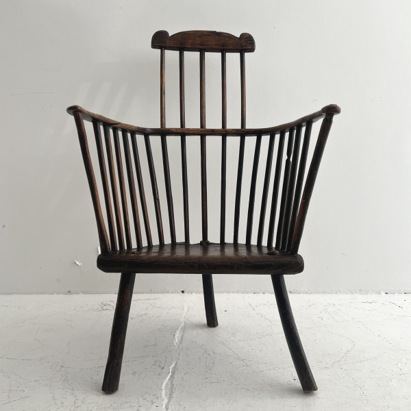 18th century welsh 3 legged comb-back chair  image