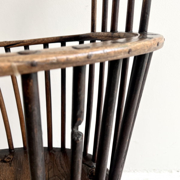 18th century welsh 3 legged comb-back chair  image