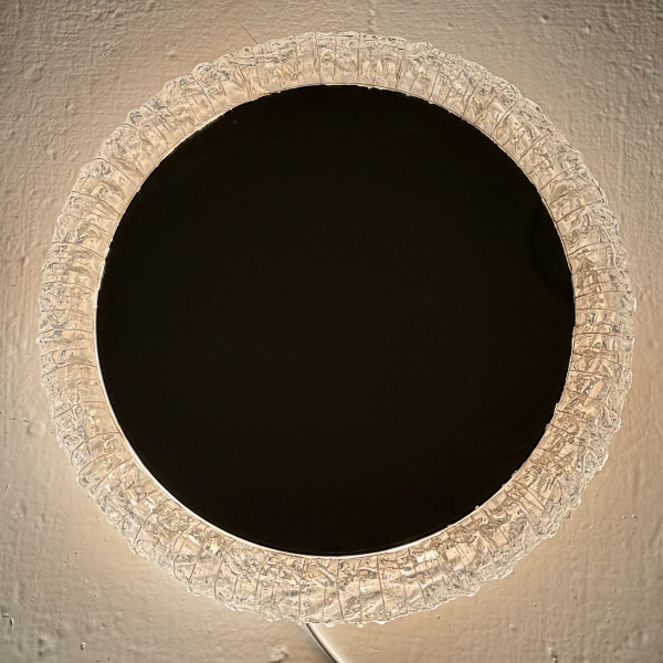 Illuminated 1960s mirror by Austrolux   image